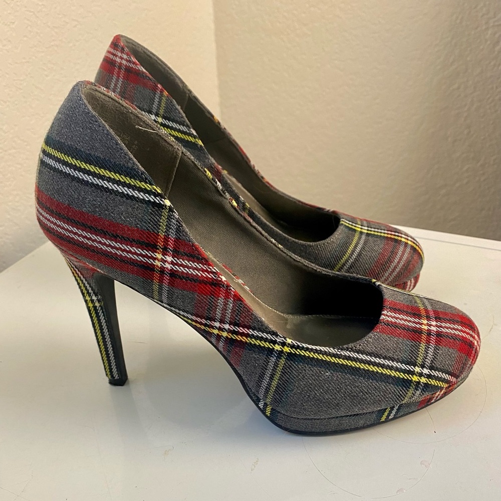 Fioni Women’s High Heel Platform Shoes + matching Wrap Bracelet - Size 8